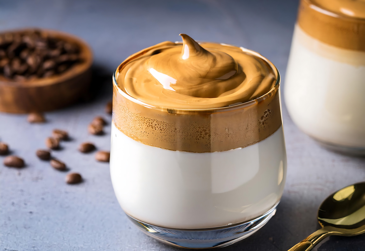 Receta de Café Dalgona con leche Tres Monjitas