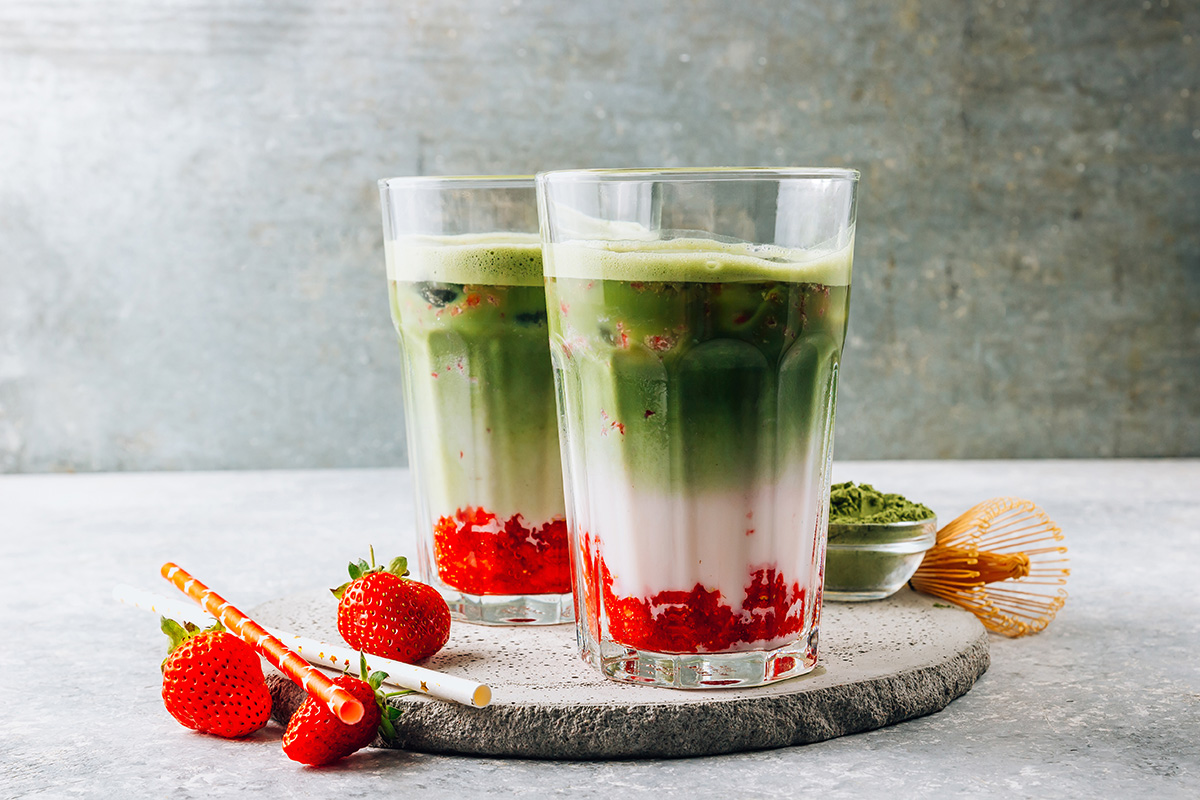 Strawberry Matcha Latte - Leche fresca o leche plant-based Tres Monjitas