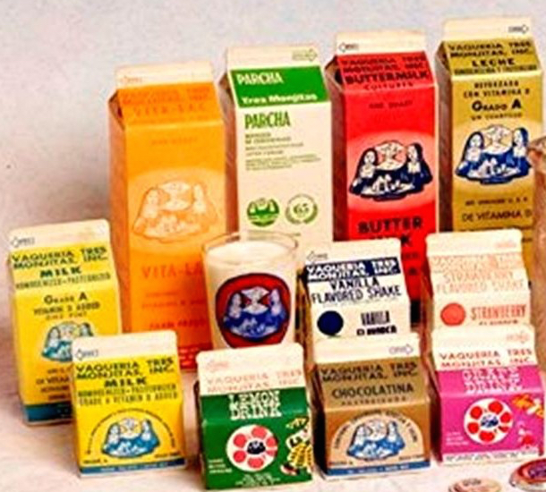 Foto histórica de productos Tres Monjitas incluye leche bebidas de frutas y batidas