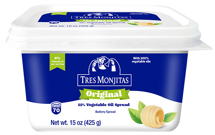 Marca TRES MONJITAS Nombre del producto Margarina Light 35% aceite vegetal Contenido Neto Peso Neto 15 oz (425 g) Leyendas, claims 55% menos grasa y calorías que una margarina regular Margarina Light: 45 Calorías, 5 g de grasa total por porción; Margarina regular: 100 Calorías, 11 g de grasa total por porción Light 2% de Vitamina D por porción Calorías por porción 45 Ingredientes INGREDIENTES: Agua, aceite de soya hidrogenado, cloruro de potasio, sal, emulsionantes (mono y diglicéridos de ácidos grasos, polirricinoleato de poliglicerol, lecitina de soja), suero de leche, saborizantes artificiales (mantequilla), conservante (sorbato de potasio), ácido cítrico, vitaminas (A, D3) , colorante artificial (betacaroteno). Contiene soya y leche. Instrucciones para conservación Mantener refrigerado Uso Previsto Usar para: Esparcir Identificación de lote y fecha de vencimiento Usar preferiblememente antes de: Fecha en el empaque.