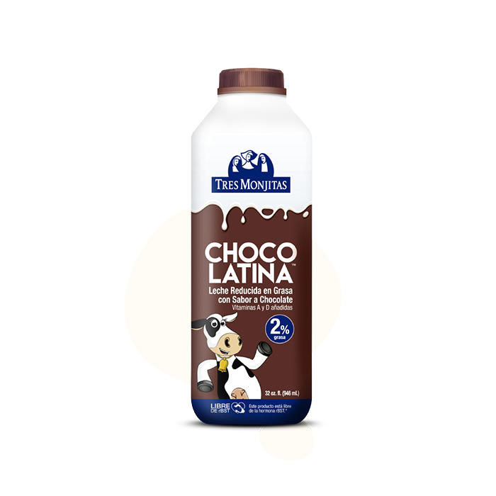 Tres Monjitas Leche reducida en grasa con sabor a chocolate Chocolatina 32oz sobre un splash