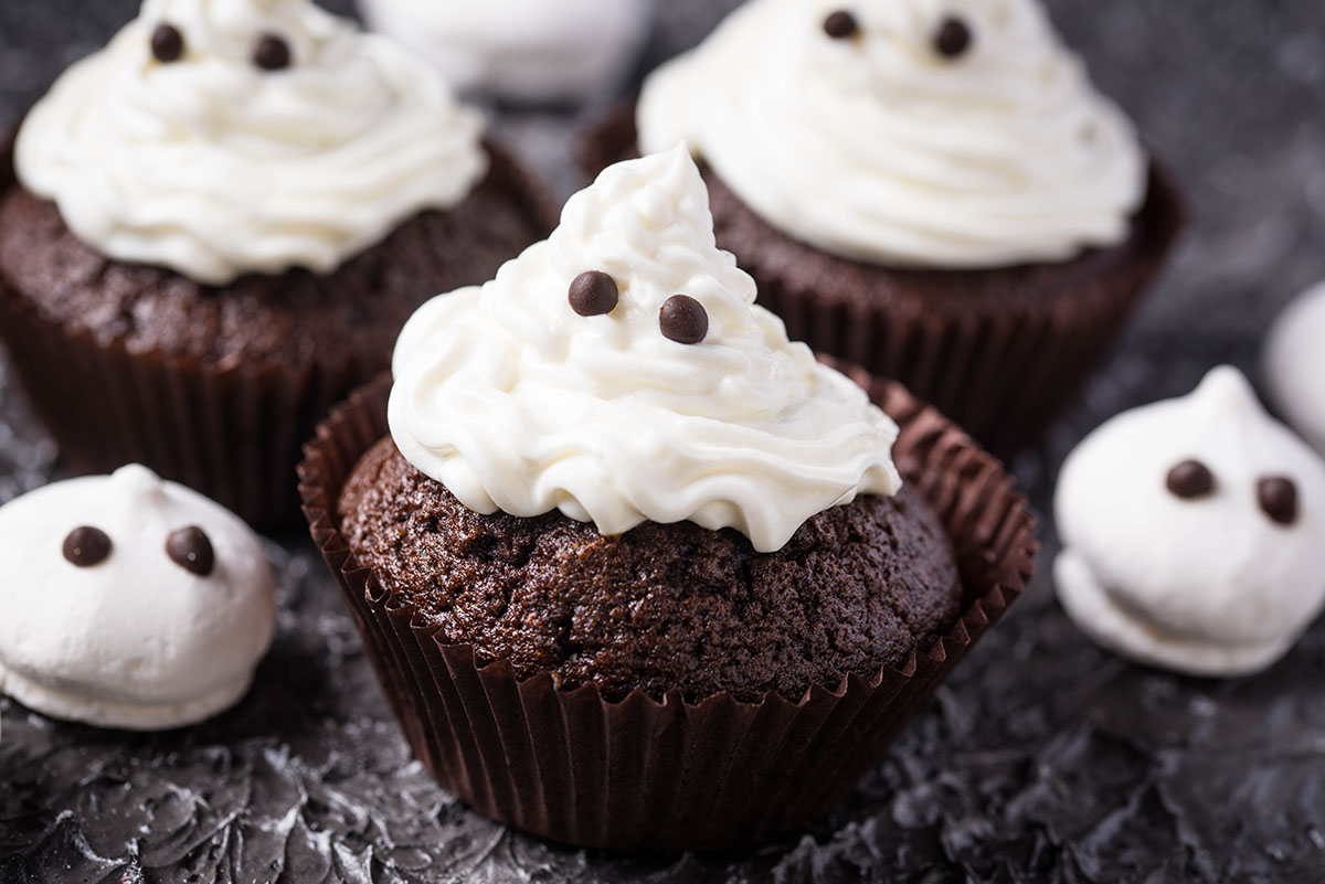 Spooky Ghost Cupcake con productos Tres Monjitas decorado para-Halloween