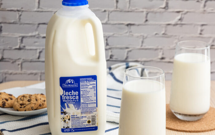 Vaquería Tres Monjitas - Leche fresca con galletas de chocolate chips. Tres Monjitas anuncia una inversión millonaria para el fortalecimiento de la industria lechera en Puerto Rico.