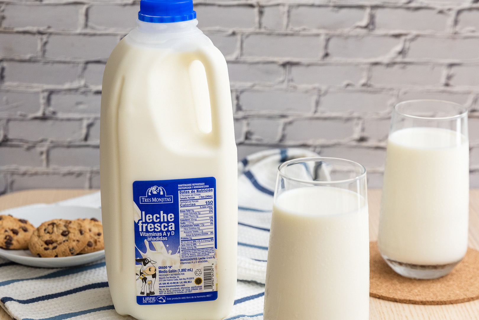 Vaquería Tres Monjitas - Leche fresca con galletas de chocolate chips. Tres Monjitas anuncia una inversión millonaria para el fortalecimiento de la industria lechera en Puerto Rico.